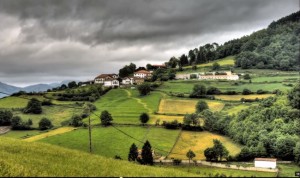 El Barrio de Igurin y la Casa Rural Utxunea dominan el valle y Donamaria